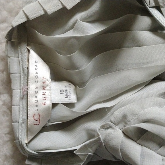 Lauren Conrad A Limited Edition Runway Elegant Ombre Pleated Maxi Dress - Picture 2 of 2